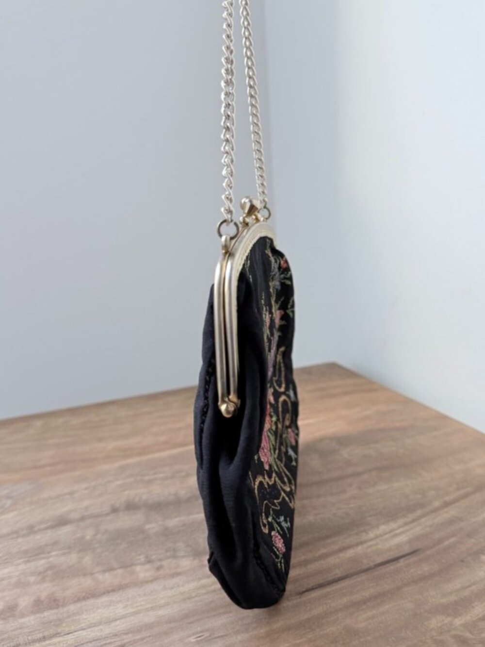 VTG Made in Germany Black Floral Petit Point Tapestry Purse Gold Kiss Lock Chain - Picture 2 of 8